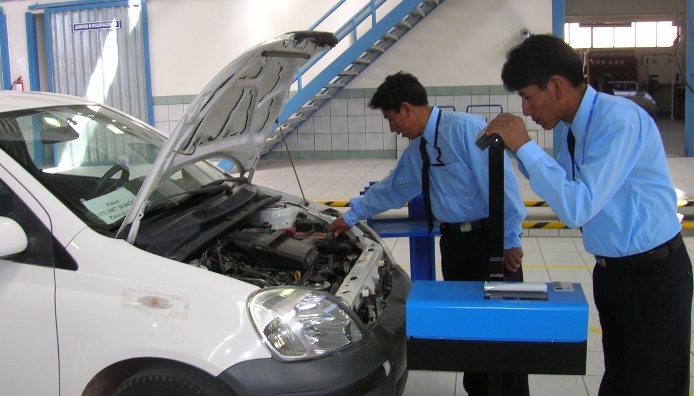 Auxiliar En Electricidad Y Electrónica Automotriz 